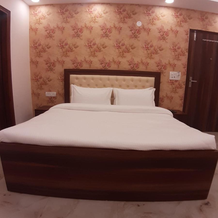 Triom Hotel Delhi (National Capital Territory of India) Exterior photo